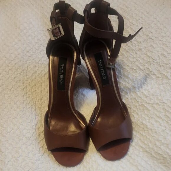 Sophisticated Brown High Heels with Ankle Strap - Picture 1 of 3